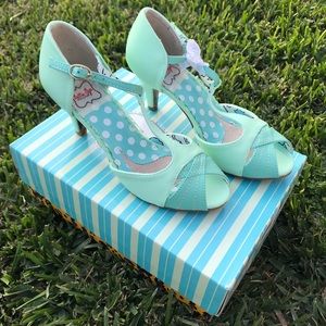 Betty Page Mint Kitten Heel
